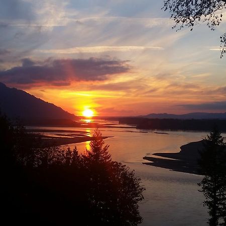 צ'יליוואק The Fraser River'S Edge B&B Lodge מראה חיצוני תמונה