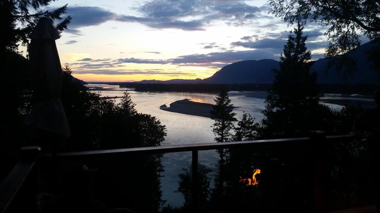 צ'יליוואק The Fraser River'S Edge B&B Lodge מראה חיצוני תמונה